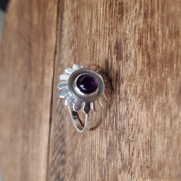 Size 7 R220 amythest  Sunray ring sterling silver 925 - Picture 1 of 3